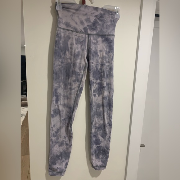 Lululemon aligns size 2 - Picture 1 of 3